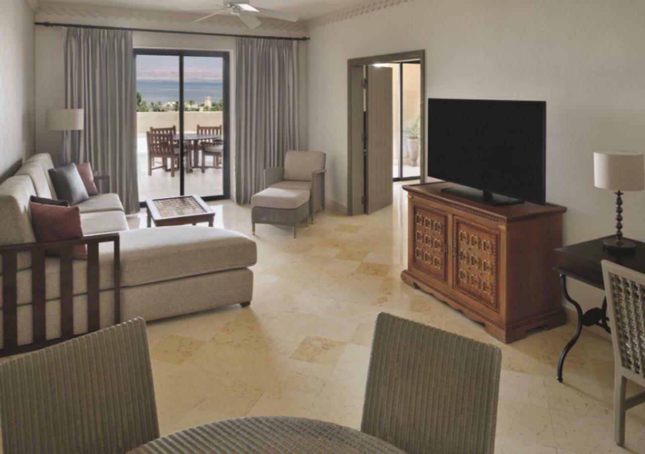 Moevenpick Resort & Spa Dead Sea Sweimeh Exterior photo Living room